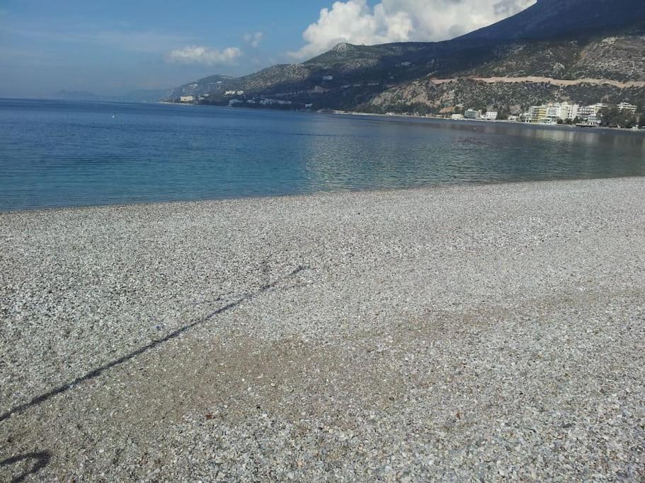 Cozy Seaside Apartment Loutraki Екстериор снимка